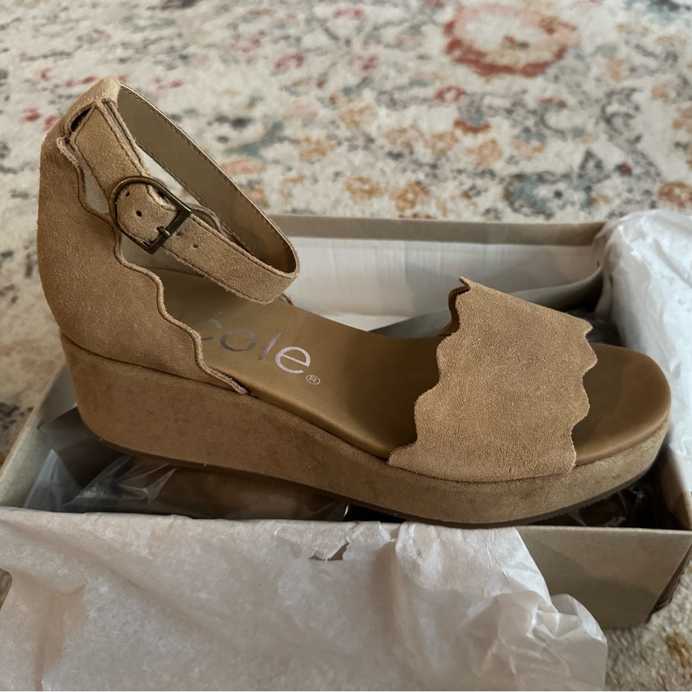 Women’s sandals